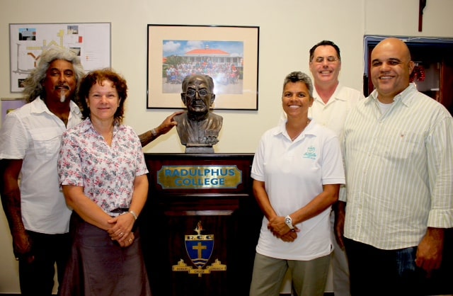 Neolith beeld van Frater Radulphus door Patrick Mezas, onthulling