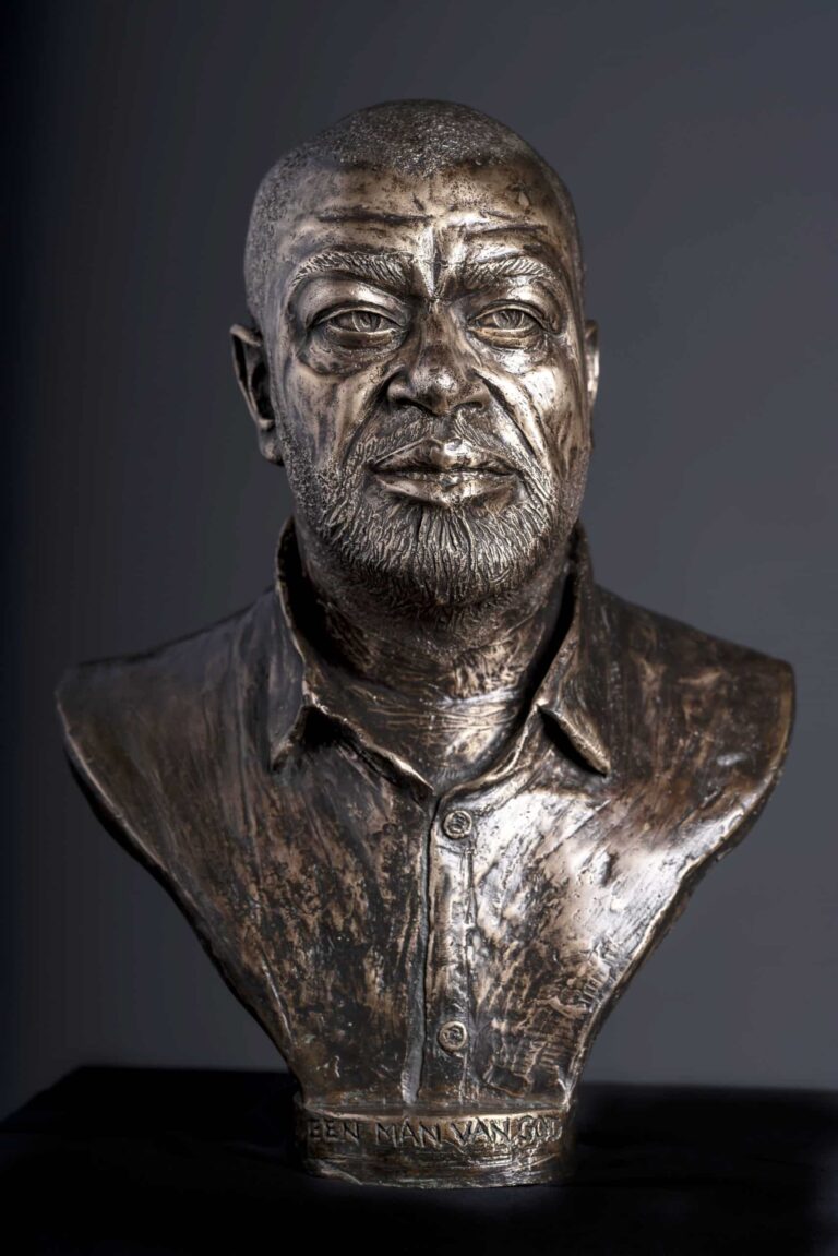 Bronzen beeld “Reijke” van Patrick Mezas voorkant