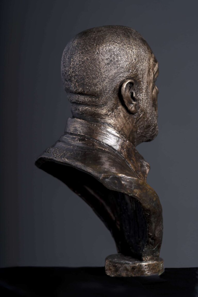 Bronzen beeld “Reijke” van Patrick Mezas achterkant zij